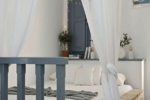 Iron/ironing board, travel cot, Internet, bed sheets - Santorini Stay with Hot Tub (Grikos)