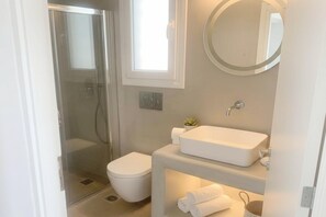 Shower, towels - Seaview Retreat Facing the Aegean (Mikonos)