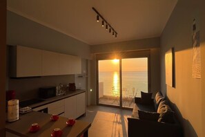 Smart TV - Stay in Charaki Facing the Sea (Charaki)