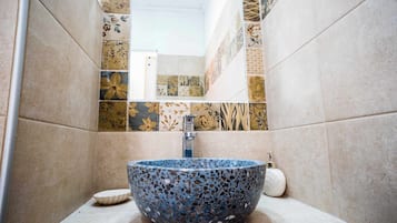 Basic Studio, Balcony | Bathroom | Shower, towels