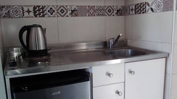Basic Studio, Balcony | Private kitchen