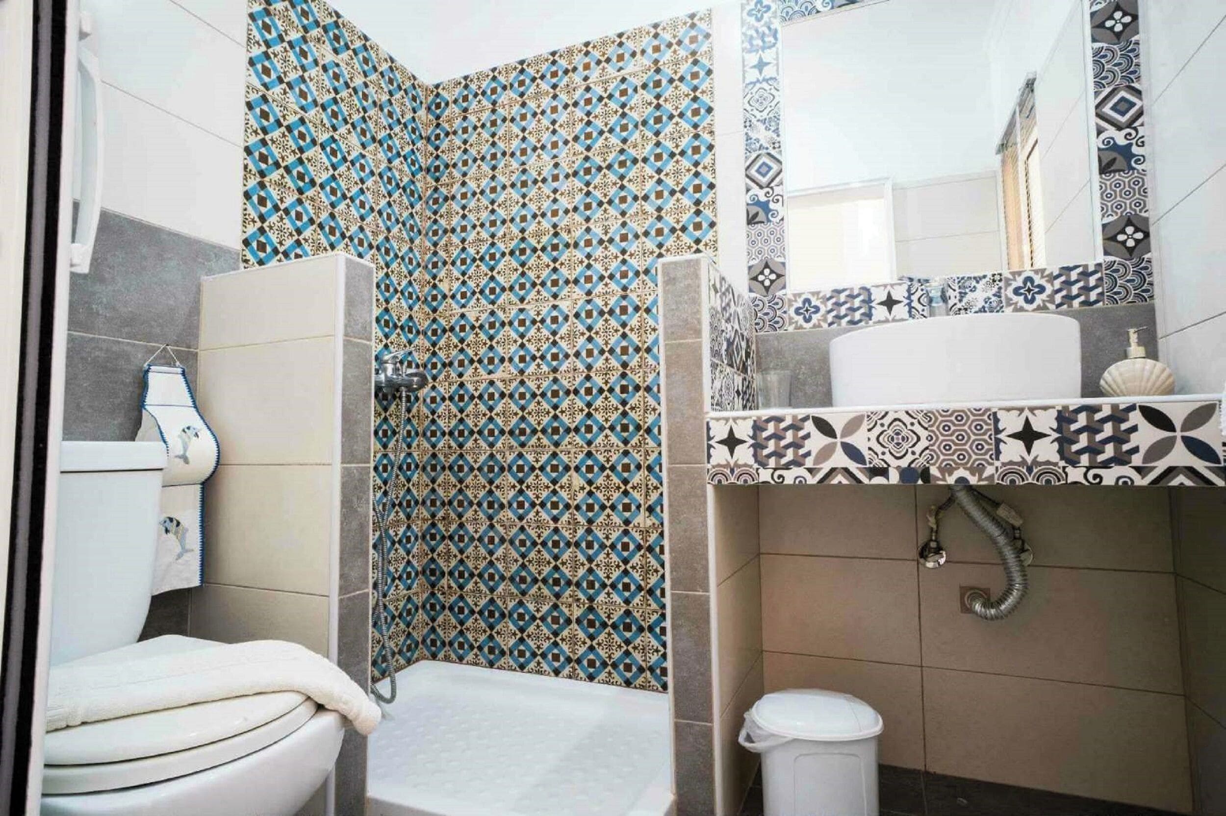 Basic Studio, Balcony | Bathroom | Shower, towels