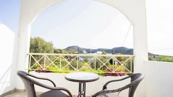 Basic Studio, Balcony | Outdoor dining