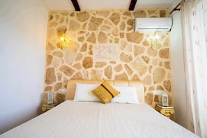 Basic Studio, Balcony | In-room safe, iron/ironing board, free cots/infant beds, free WiFi - Farkia Exclusive Suites (Faliraki)
