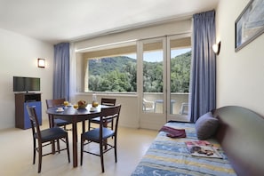 Dining - Nature Studio for 4 in Chames (Vallon-Pont-d’Arc)