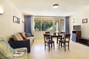 Smart TV - Nature-Focused Studio for 5 (Vallon-Pont-d’Arc)