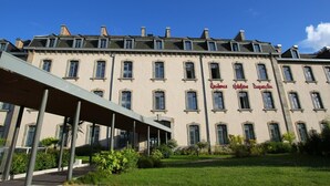 Exterior - Dinan Stay with Free Parking (Dinan)