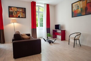 Smart TV - Brittany Flat with Outdoor Pool (Dinan)
