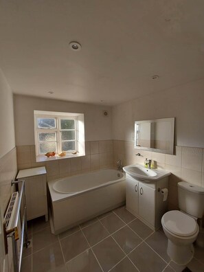 Bathroom - Manor Farm Cottage - Ideal for families & groups (Chard)