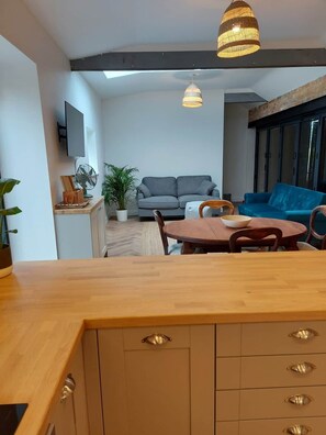 Dining - Manor Farm Barn - Spacious and Stylish Conversion (Chard)
