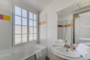 Shower - Coastal apartment near beach for 4 (La- Tranche-sur- mer)