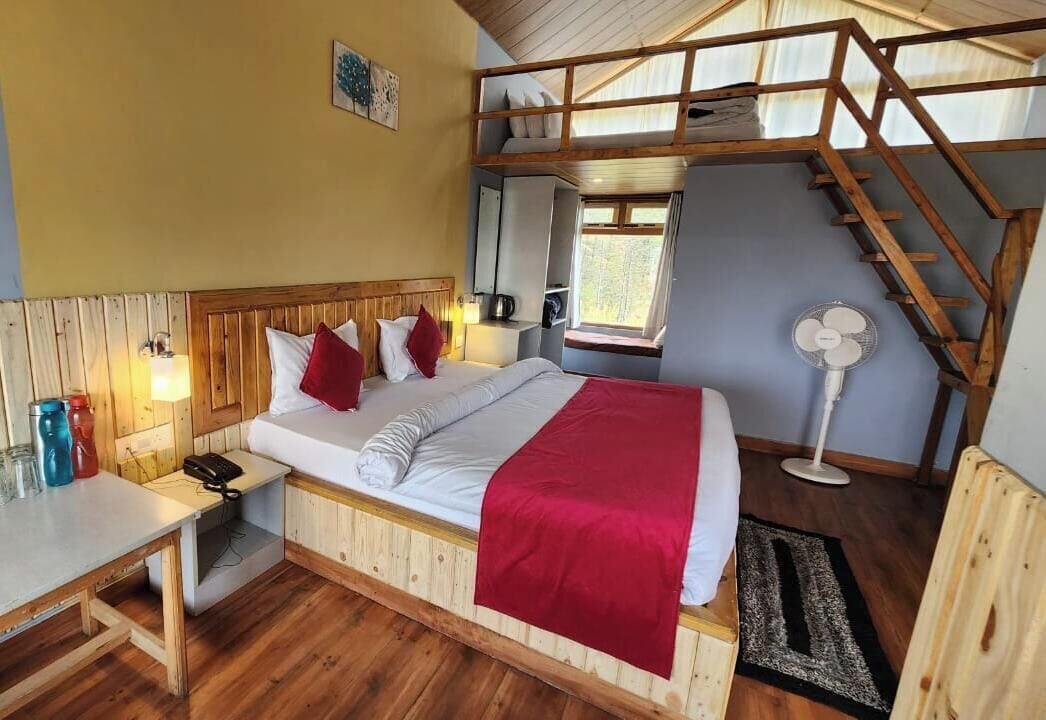 Habitación familiar, vistas a la ciudad | Escritorio y wifi gratis