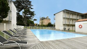 Pool - La Rochelle Coastal Stay for 4 (Lagord)