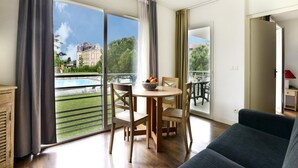 Smart TV - La Rochelle Coastal Stay for 4 (Lagord)