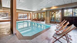 Indoor pool - Mountain Stay for Four in Morillon (Morillon)