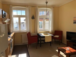 Fridge, microwave, oven, cookware/dishes/utensils - Freundlich eingerichtete Wohnung mit Meerblick by Interhome (Dahme)