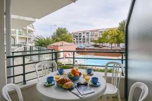 Outdoor dining - Coastal apartment for family stay (LES  SABLES  D'OLONNE)
