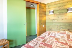 Room - Spacious Mountain Stay for 7 in Doucy (La Léchère)