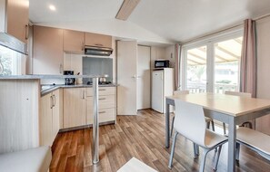 Dining - Charmant Mobil-home piscine (Saint-Georges-de-Didon)