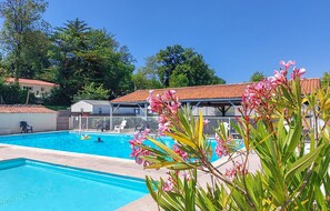 A heated pool - Charmant Mobil-home piscine (Saint-Georges-de-Didon)