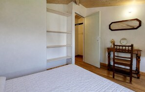 2 bedrooms, iron/ironing board - 2 bedroom lovely home in Les Portes-en-Ré (Les Portes-en-Ré)