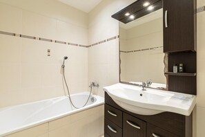 Shower - Family Villa Near Favone Beach (Sari-Solenzara)