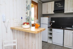 Refrigerador, microondas, placa de cocina, lavavajillas
