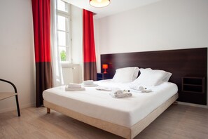 Bedroom - Tranquil 4-Guest Accessible Stay (DINAN)