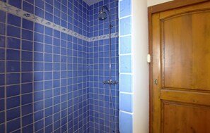 Shower, hair dryer - Stunning home in Hyères with sauna (Hyères)