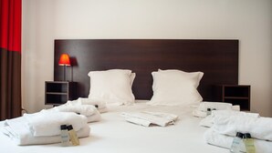 2 bedrooms, free WiFi - Retreat, Views of Meadows (DINAN)
