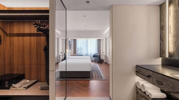 Classic-Zweibettzimmer | Badezimmer | Dusche, kostenlose Toilettenartikel, Haartrockner, Hausschuhe