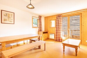 Dining - Comfortable apartment with pool access (SAINT-SORLIN-D'ARVES)