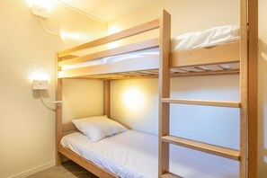 Room - Spacious Group Accommodation in the valley (Saint  Colomban  des  Villards)