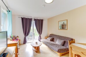 Smart TV, ping pong - Relaxed family home in Égletons (EGLETONS)