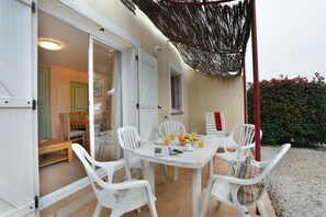 Outdoor dining - Duplex in Tourrettes with Pool Access (TOURRETTES)