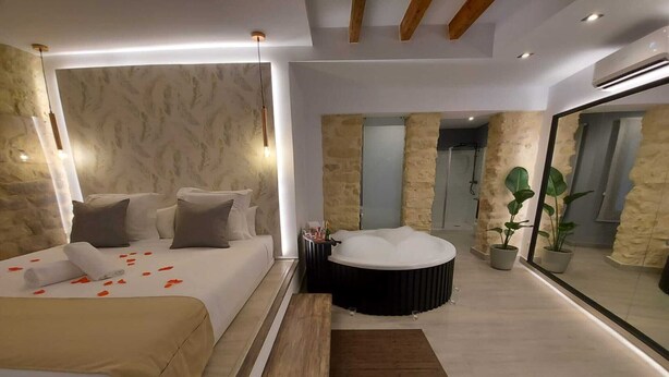 Room - Deluxe Compact Flat with Jacuzzi (Alicante)