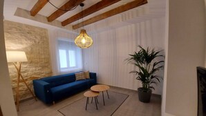 Living area - Deluxe Compact Flat with Jacuzzi (Alicante)