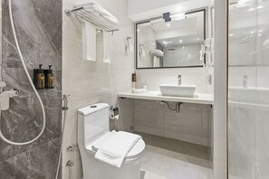 Shower, hair dryer, towels, soap - Amber Seaside Hotel at Hulhumale (Hulhumale)