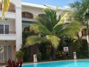 Pool - mit mehreren Balkonen und Terrasse by Interhome (Cap Malheureux)