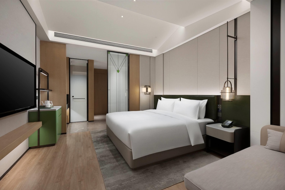 Room, 1 King Bed, Non Smoking, City View