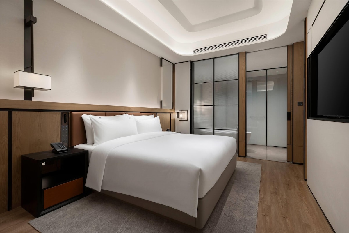 Exclusive Suite, 1 King Bed, Non Smoking (Deluxe)