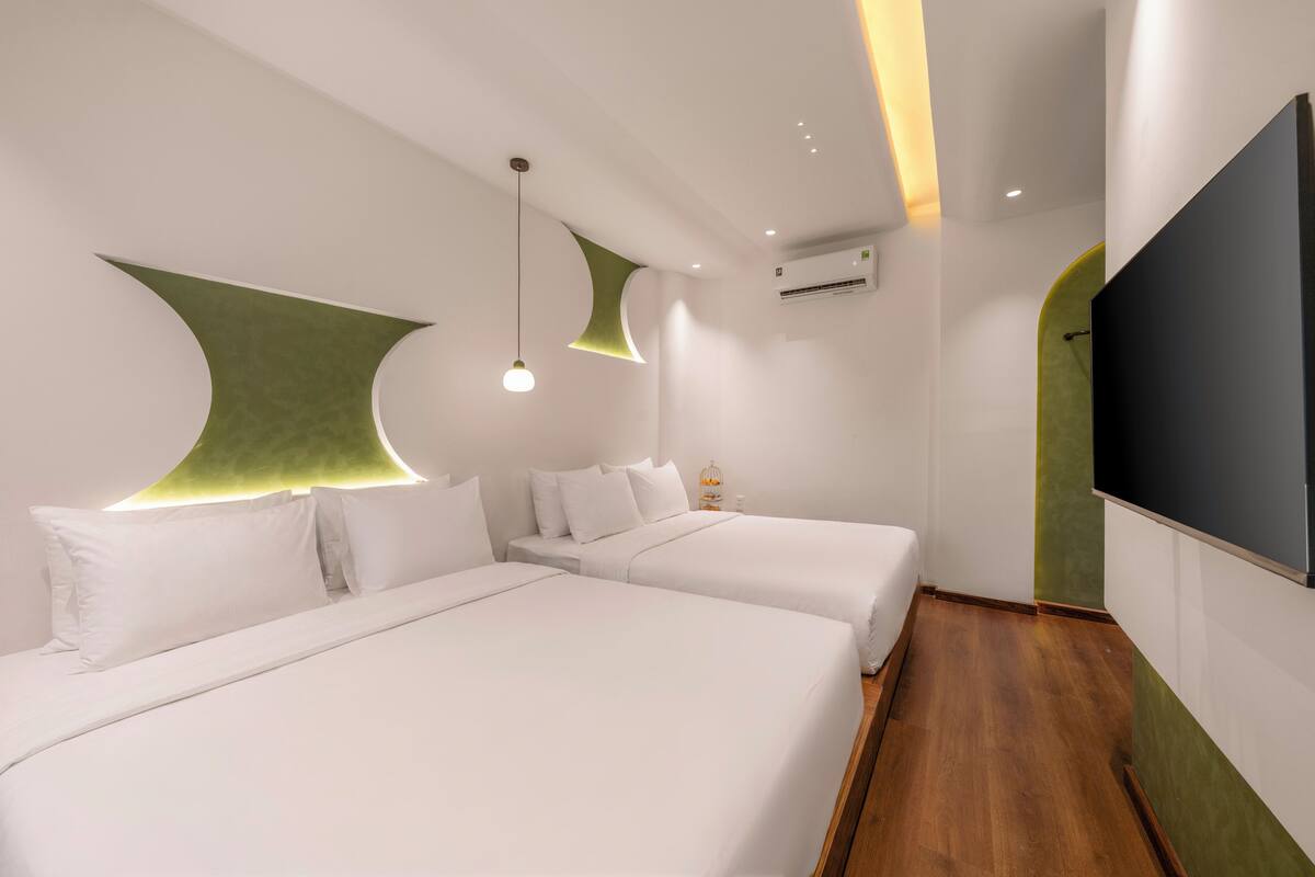 Family Suite, City View | Desk, free WiFi