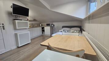 Comfort Apartment | Iron/ironing board, free WiFi