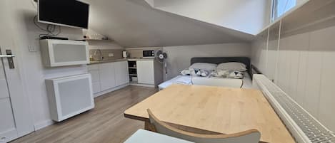 Comfort Apartment | Iron/ironing board, free WiFi