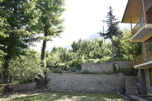 Property grounds - Casa De Barro (Manali)