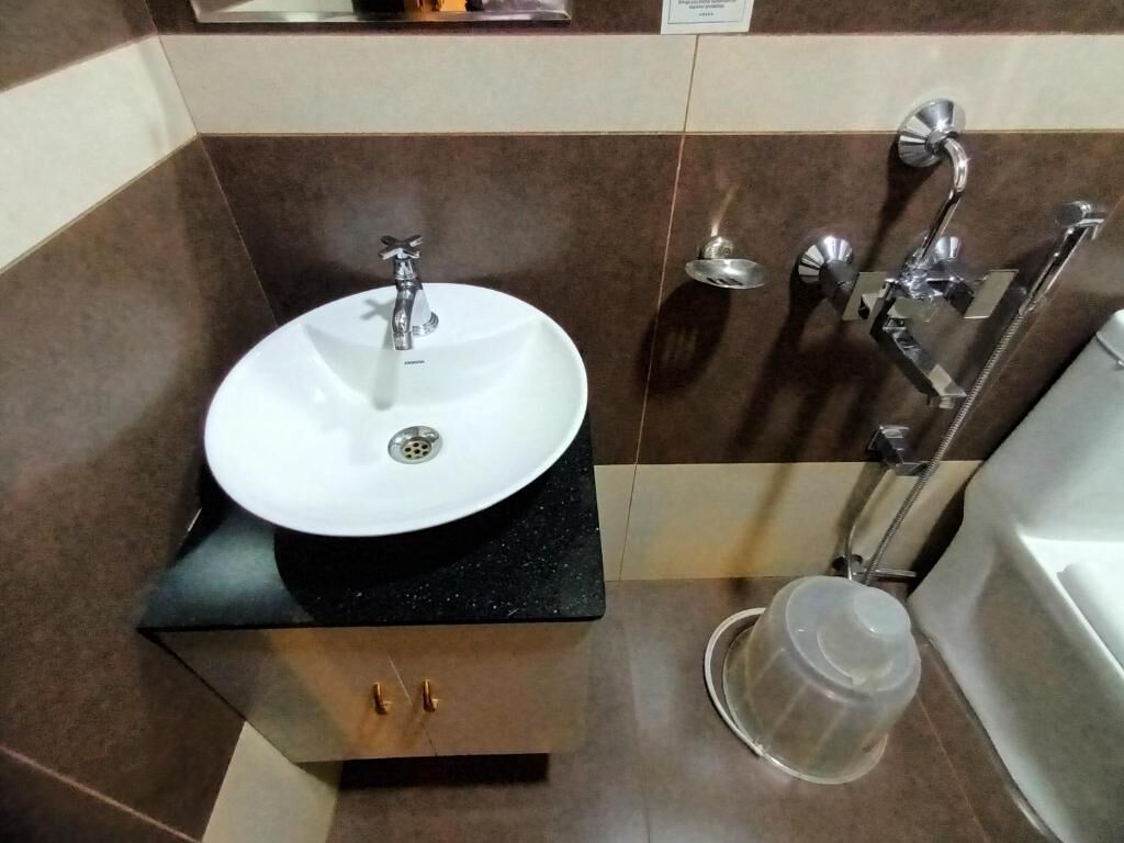 Deluxe Double or Twin Room | Bathroom | Soap, shampoo