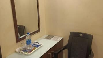Economy Double Room, Non Smoking | Interior