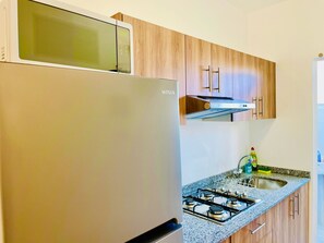 Fridge, microwave, cookware/dishes/utensils - Wunderschöne Wohnung in Playa Del Carmen mit Schwimmbad by Interhome (Playa del Carmen)
