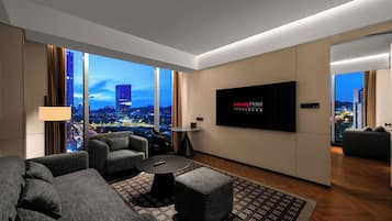 Superior Suite | Down comforters, minibar, individually decorated, individually furnished