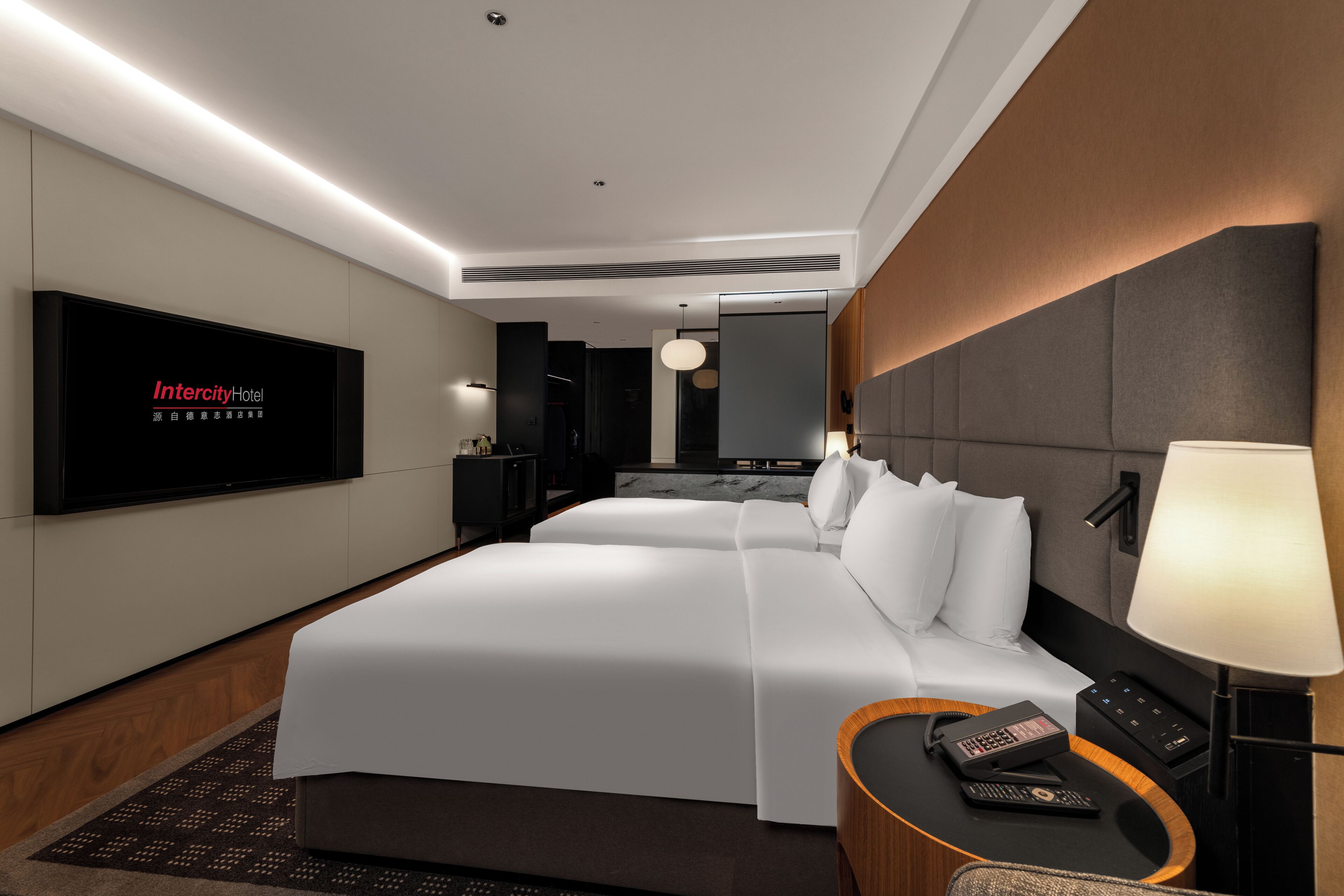 Habitació doble Comfort | Cobrellits, minibar, cortines opaques i planxa i posts de planxar 